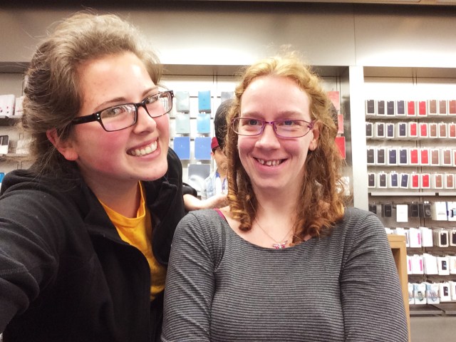 LIFEToronto_SocialOuting_AppleStoreEatonCentre_DanielleJess_iPadWorkshop_03-11-16_Any