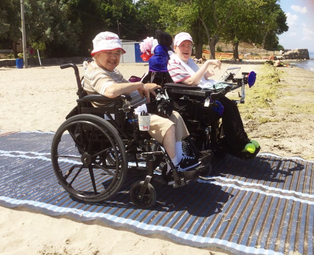 P.E.T. Consumers Liane Roberts and Sarah Hamlin on the Mobi Mat